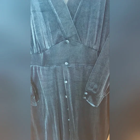 Elegant Blue Velvet Dress - Picture 4 of 7